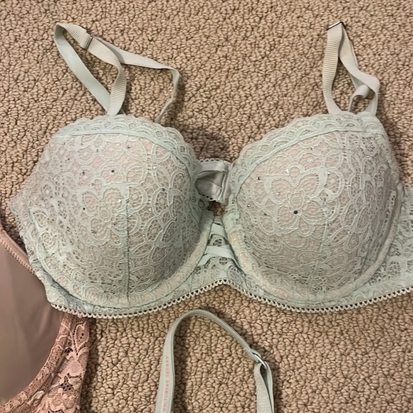 Victoria's Secret 34D Set of Bras Lace Floral Underwire Bras T shirt - Picture 2 of 5